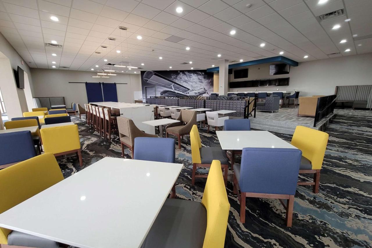 Wingate By Wyndham Airport Hotel