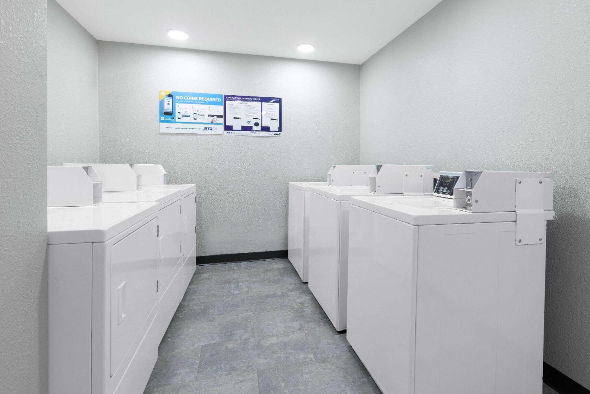 Wingate By Wyndham Airport Hotel