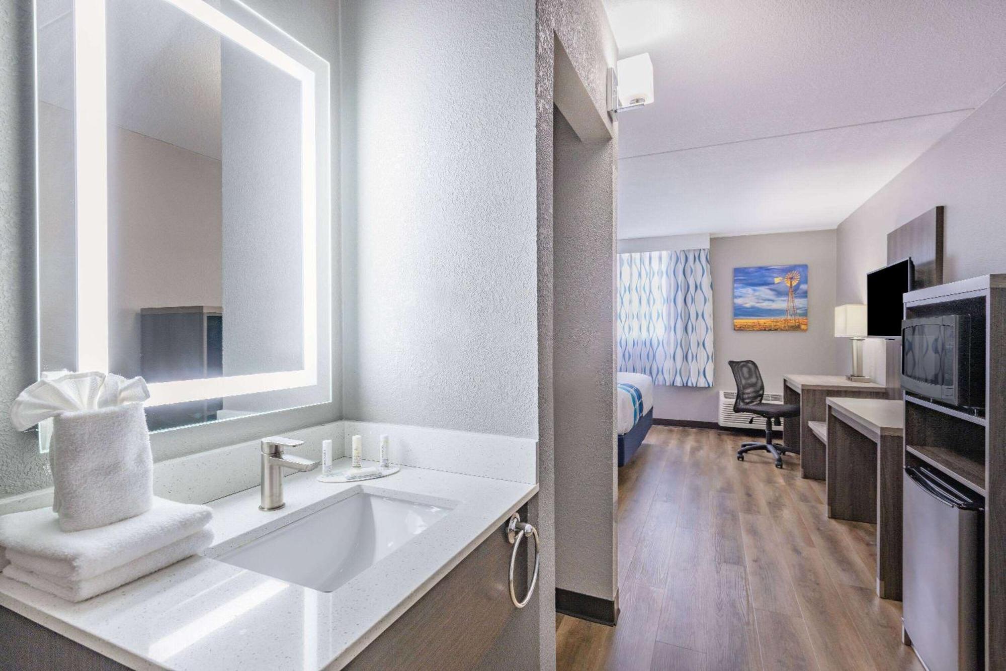 Wingate By Wyndham Airport 3*