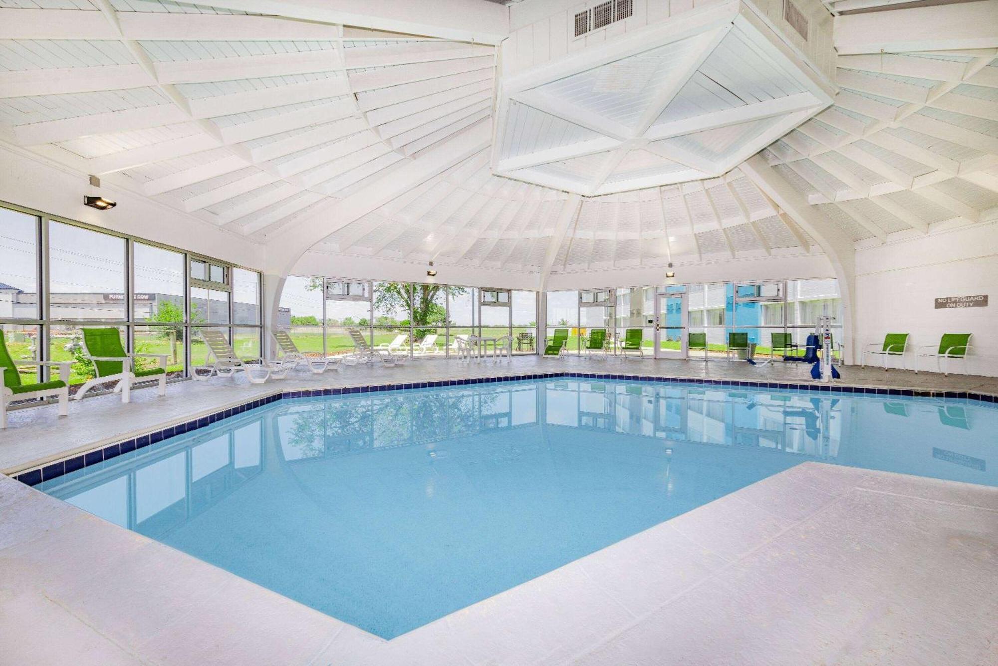Hotel Wingate By Wyndham Airport