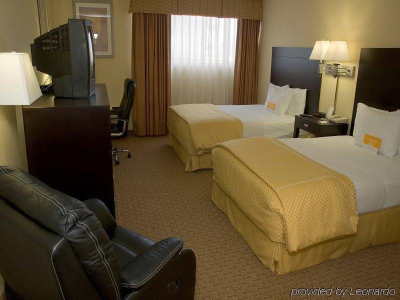 Wingate By Wyndham Airport