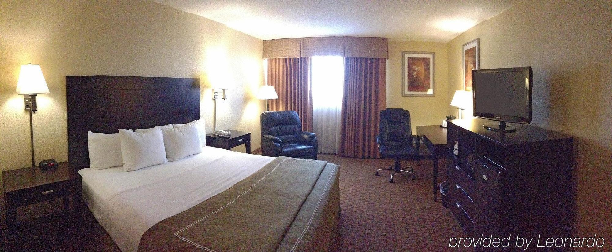 Wingate By Wyndham Airport Hotel 3*