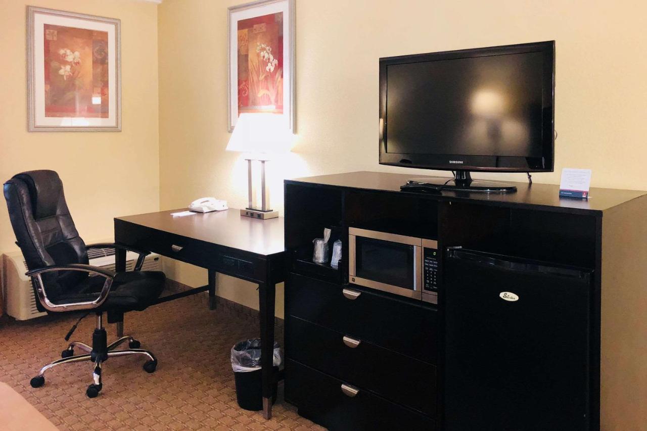 Wingate By Wyndham Airport Hotel 3*