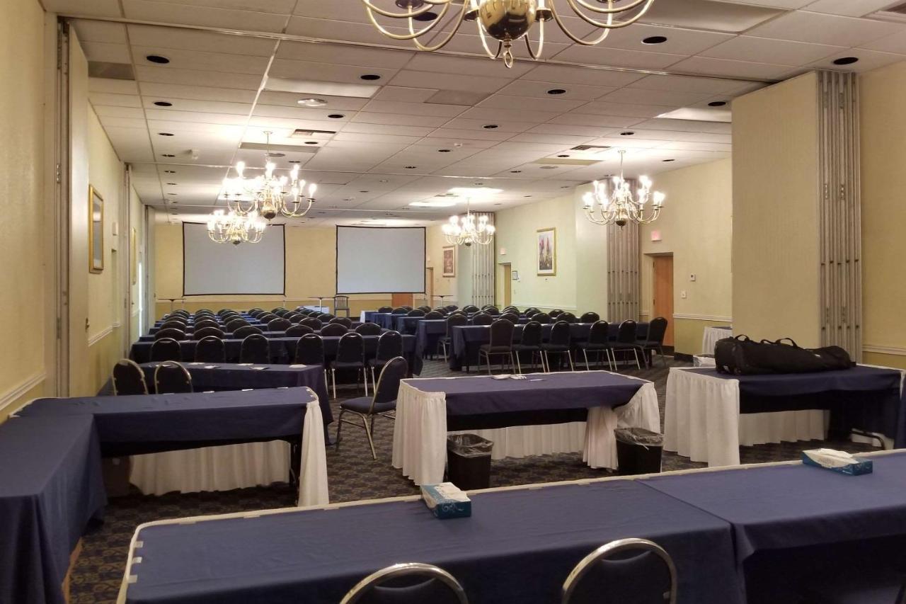 Wingate By Wyndham Airport Hotel Wichita