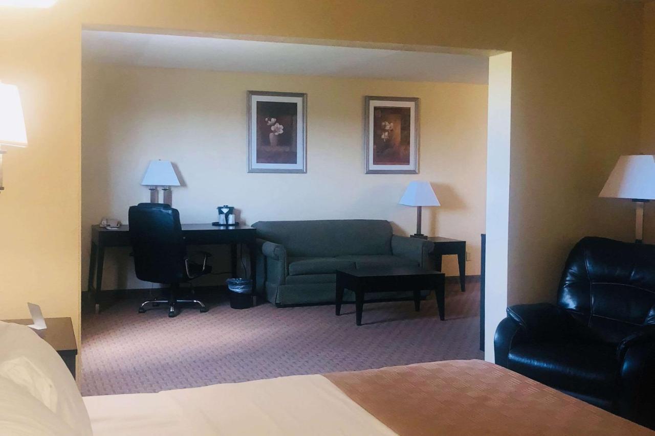 Wingate By Wyndham Airport Hotel Wichita