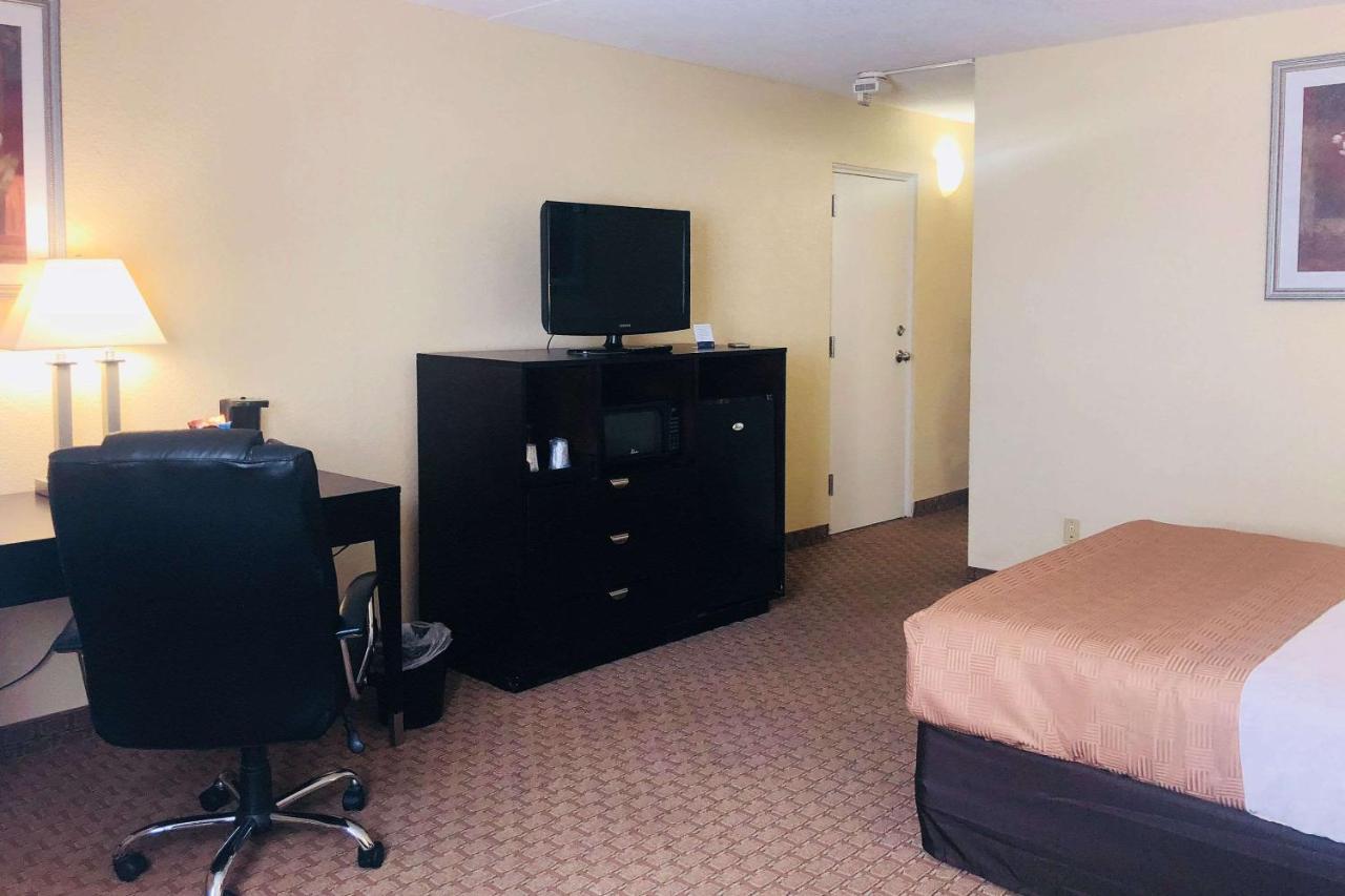 Hotel Wingate By Wyndham Airport 3*