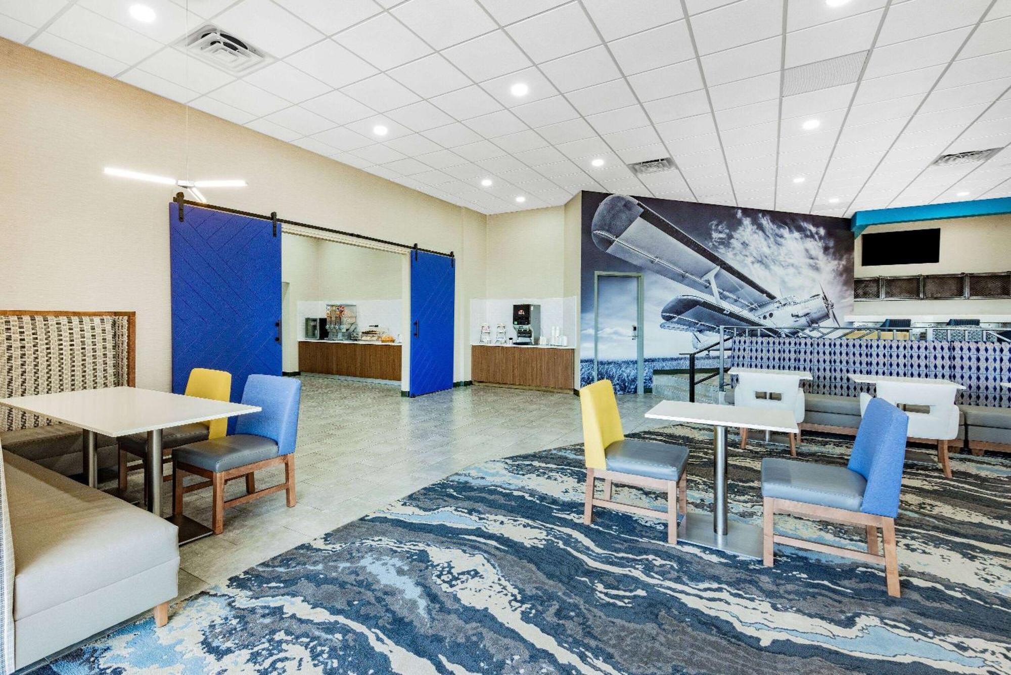 Hotel Wingate By Wyndham Airport 3*