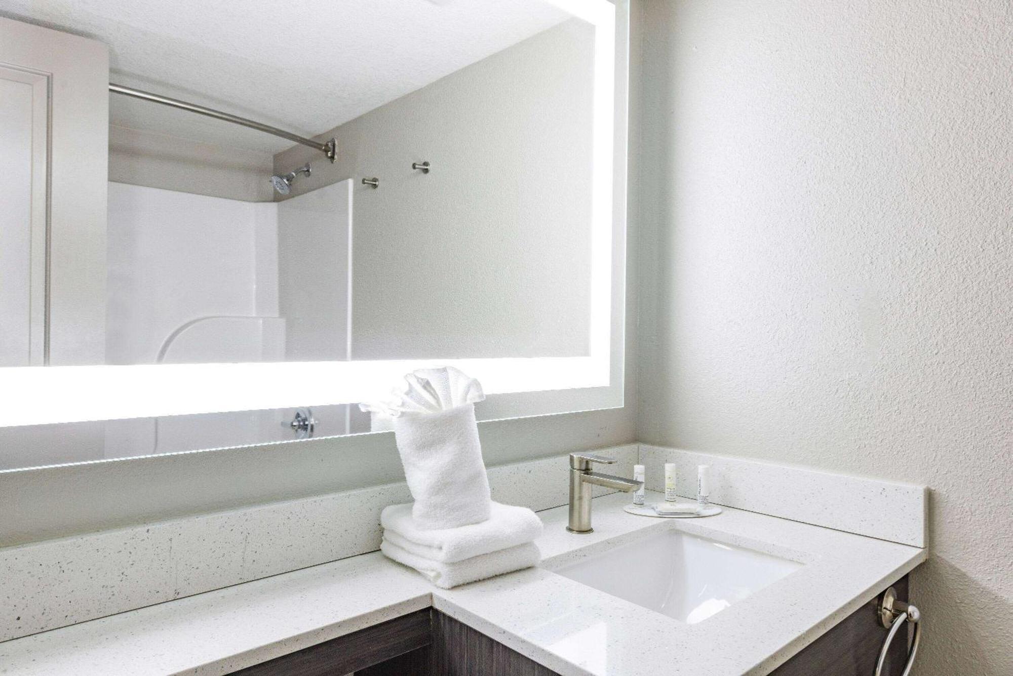 Hotel Wingate By Wyndham Airport Wichita