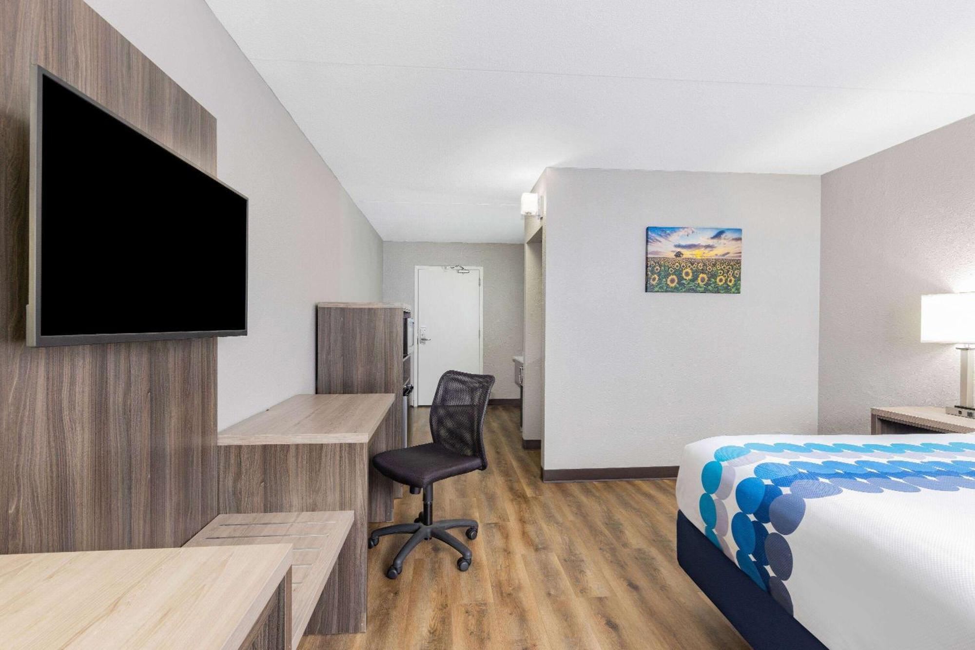 Wingate By Wyndham Airport Hotel