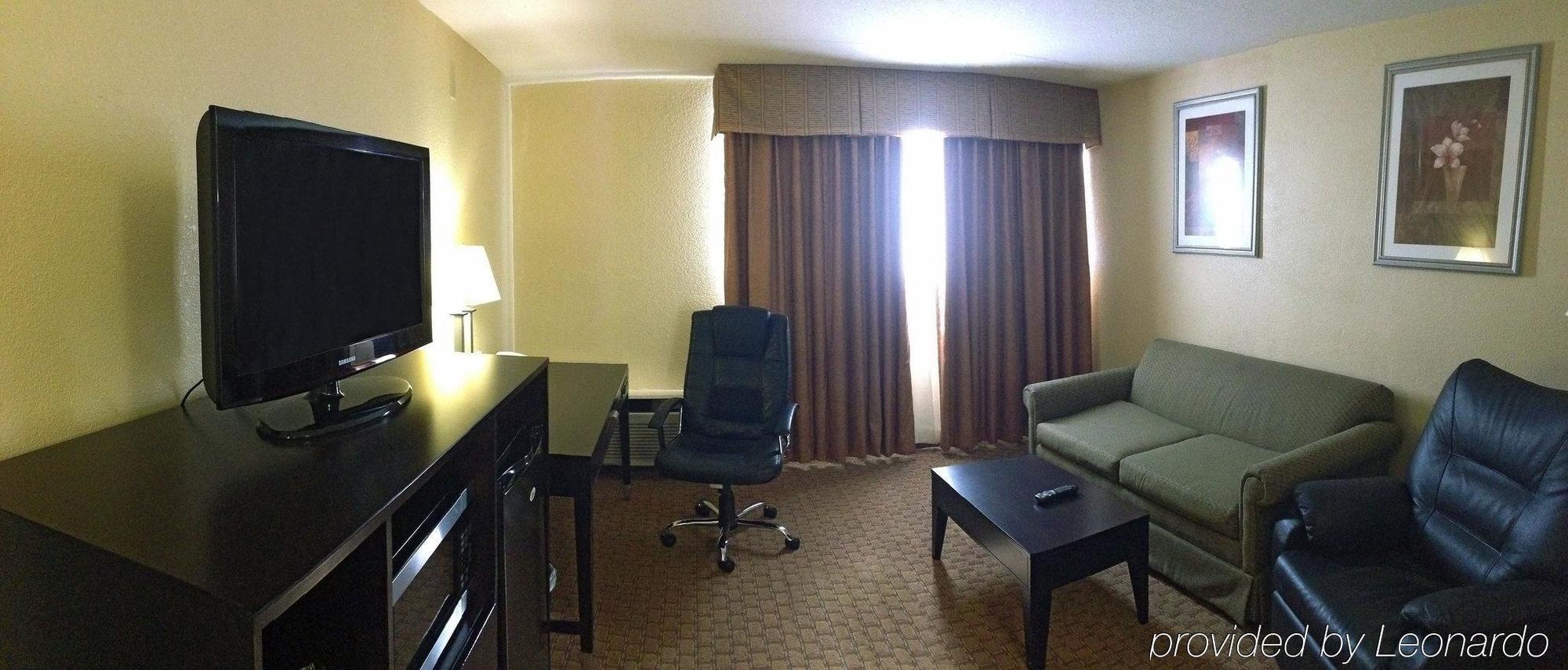 Wingate By Wyndham Airport 3*