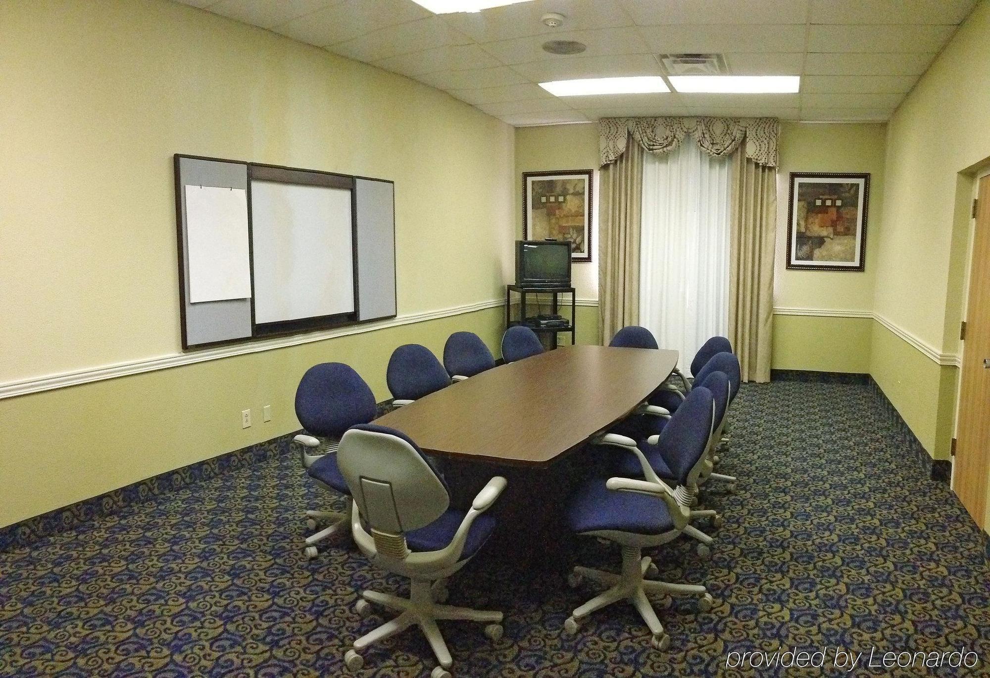 Wingate By Wyndham Airport Hotel